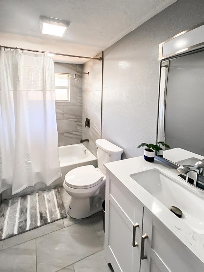 Sarasota Modern, Spacious, Comfy, Queen Beds, Backyard Rental Exteriör bild